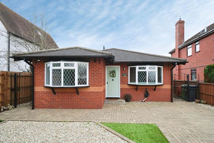 2 Bedroom Bungalow For Sale In Cheltenham Road, Beckford, Tewkesbury, Worcestershire, GL20
