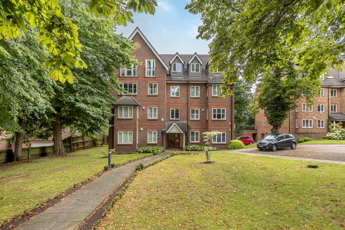 2 Bedroom Apartment To Rent In Palace Gardens, Court Road, Eltham, SE9