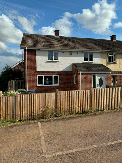 3 Bedroom House To Rent In Balmoral Avenue, OX16