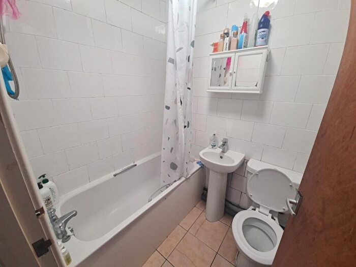 1 Bedroom House To Rent In Hyde Park Road, Leeds, LS6