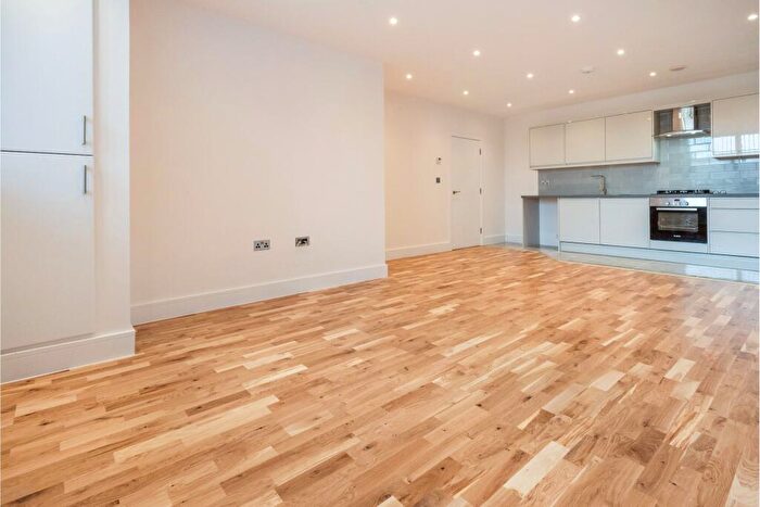 2 Bedroom Flat To Rent In Harvest Crescent, Fleet, Hampshire, GU51