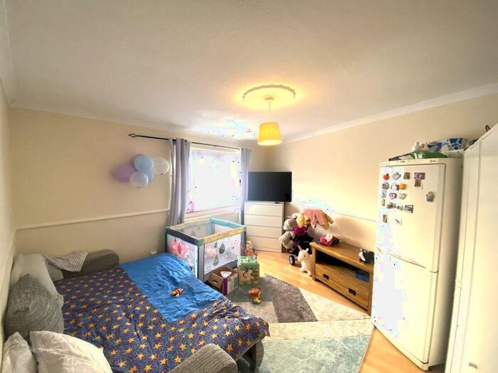 1 Bedroom Maisonette To Rent In Kilmarnock Gardens, Dagenham, Essex, RM8