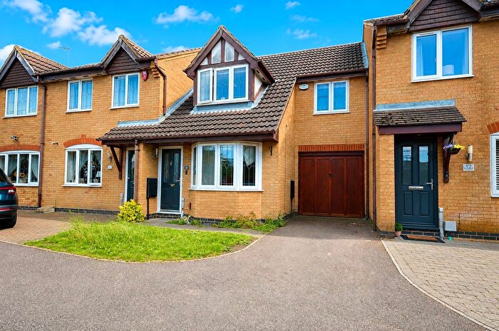 3 Bedroom Terraced House For Sale In Haycroft, Luton, Bedfordshire, LU2