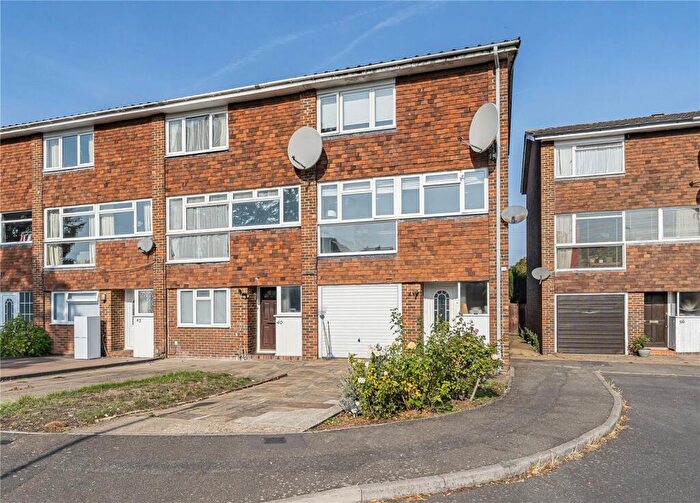 4 Bedroom End Of Terrace House For Sale In The Glebe, Worcester Park, KT4