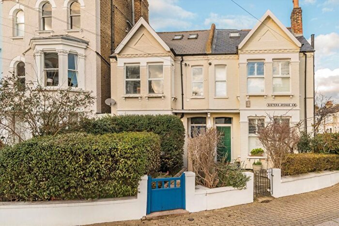 2 Bedroom Flat For Sale In Sisters Avenue, Clapham Common North Side, SW11