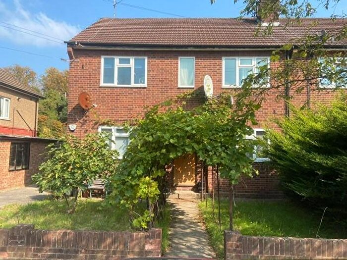 2 Bedroom Maisonette To Rent In Abercorn Road, Mill Hill, NW7