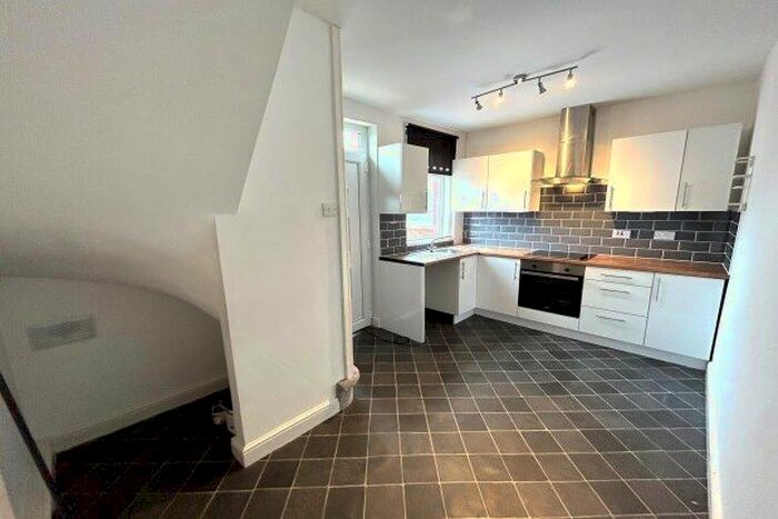 2 Bedroom Property To Rent In School Street, Barnsley, S75