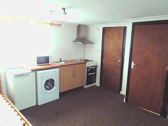 Studio To Rent In Staines Road, Feltham TW14
