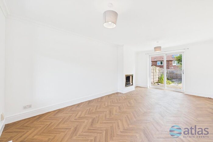 4 Bedroom Semi-Detached House To Rent In Mackets Lane, Hunts Cross, L25