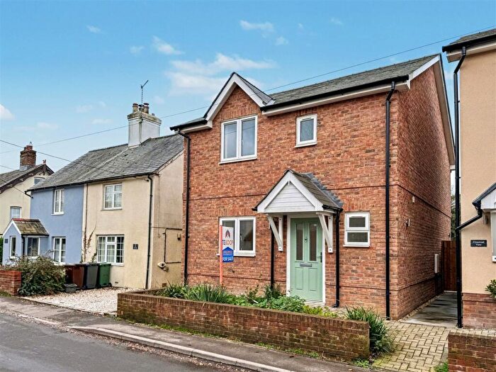 3 Bedroom Detached House For Sale In Medstead Village, Alton, GU34