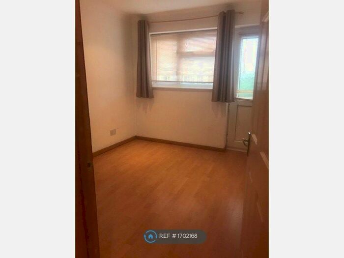 1 Bedroom Flat To Rent In Butts Road, Southampton, SO19