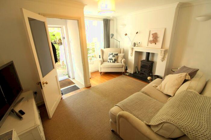 3 Bedroom House To Rent In Richmond Dale, Bristol, BS8