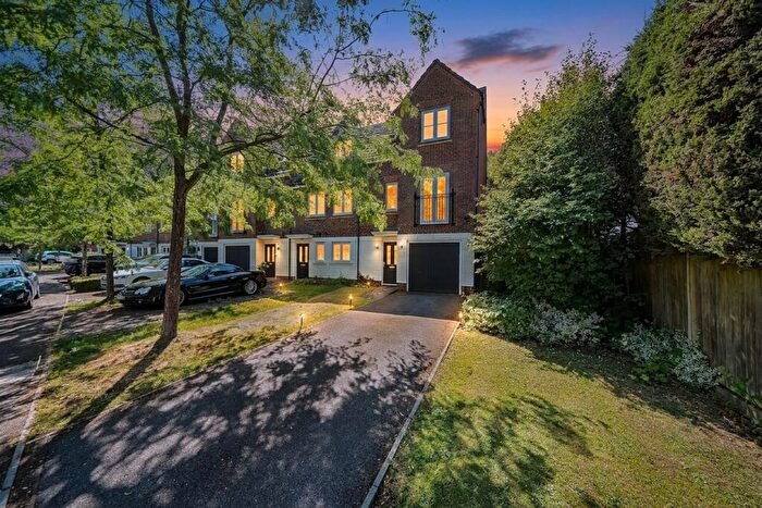 3 Bedroom Semi-Detached House For Sale In Halton Road, Kenley, CR8