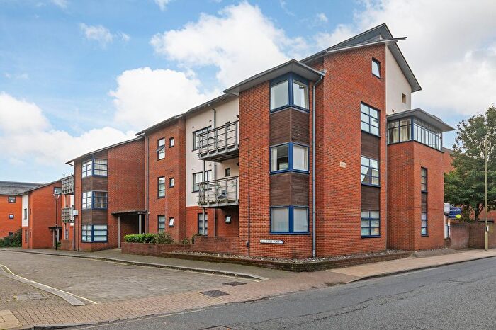 2 Bedroom Flat To Rent In Silchester Place, Winchester, SO23