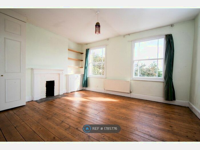 3 Bedroom Maisonette To Rent In York Way, London, N7