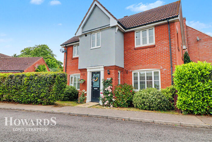 4 Bedroom Detached House For Sale In Greenfield Way, Long Stratton, NR15