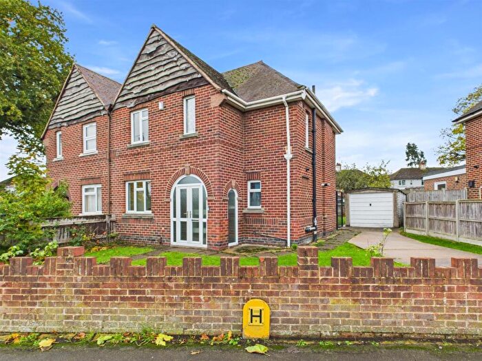 3 Bedroom Semi Detached House For Sale In Finlay Road, Gloucester, GL4