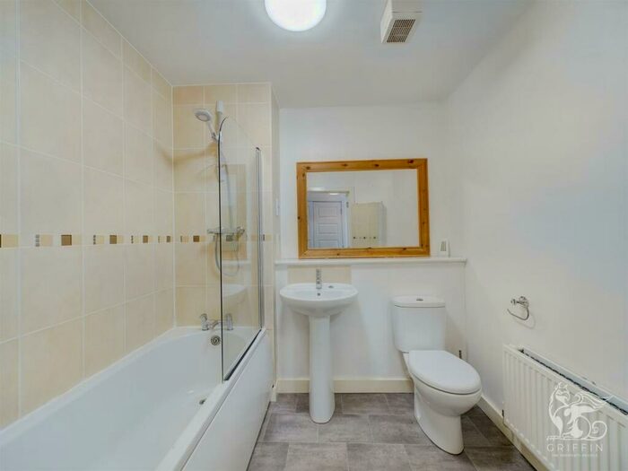 1 Bedroom Flat For Sale In Hogg Lane, Grays, RM17