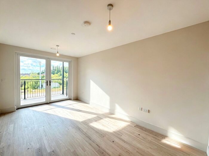 2 Bedroom Flat To Rent In Isca Gardens, Exeter, EX4