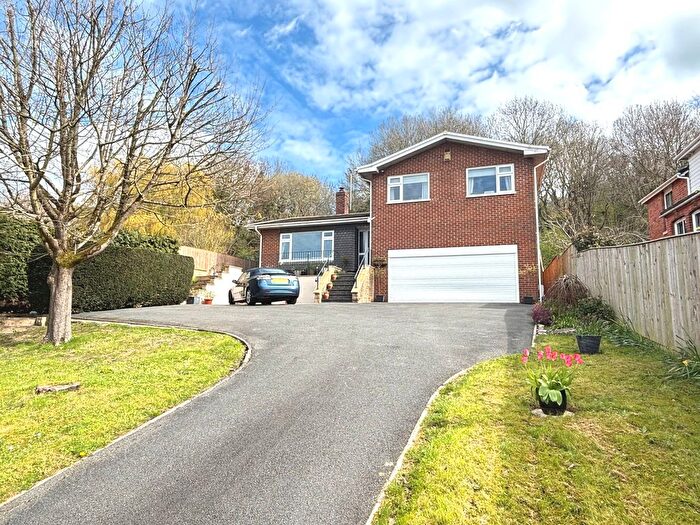 5 Bedroom Detached House For Sale In Stroud Road, Tuffley, GL4