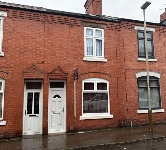 3 Bedroom Terraced House To Rent In Halstead Street, Leicester, LE5