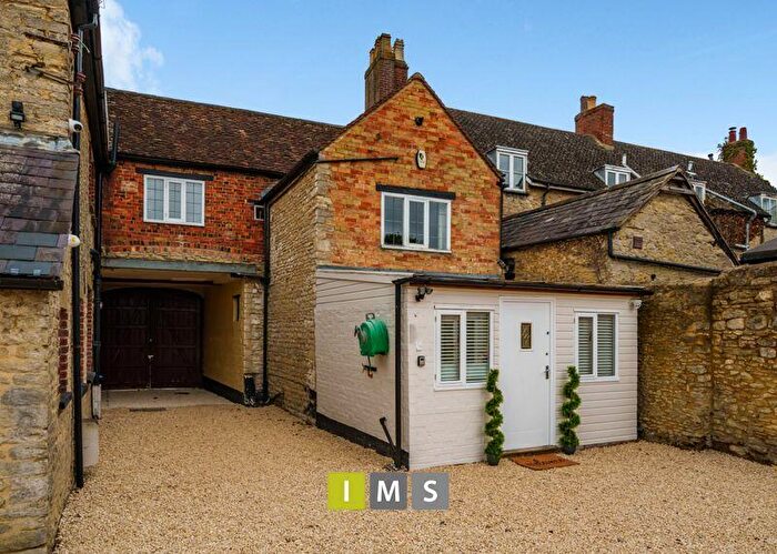 3 Bedroom Cottage To Rent In Kings End, Bicester, OX26