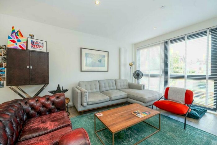 2 Bedroom Flat For Sale In Centric Close, Camden Town, NW1