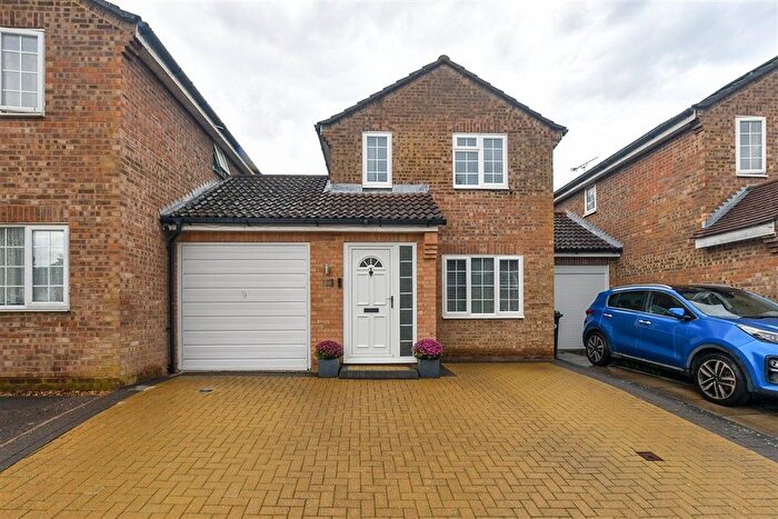 3 Bedroom Link Detached House For Sale In Nutley Close, Ashford, Kent, TN24