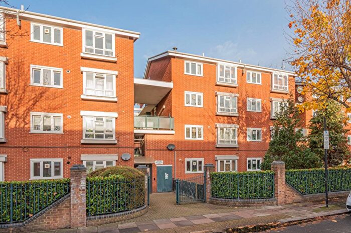 2 Bedroom Flat For Sale In Smallwood Road, Tooting Broadway, London, SW17