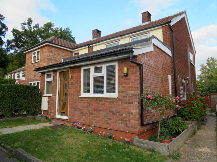 3 Bedroom Property To Rent In Broomleys, St.Albans, AL4