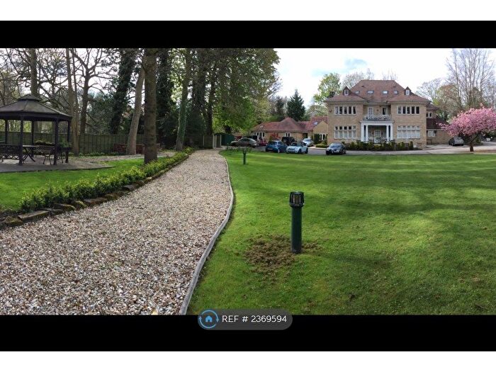 2 Bedroom Flat To Rent In Roundhay, Leeds, LS8