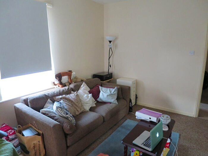 2 Bedroom Flat To Rent In Chapel Street, OX4