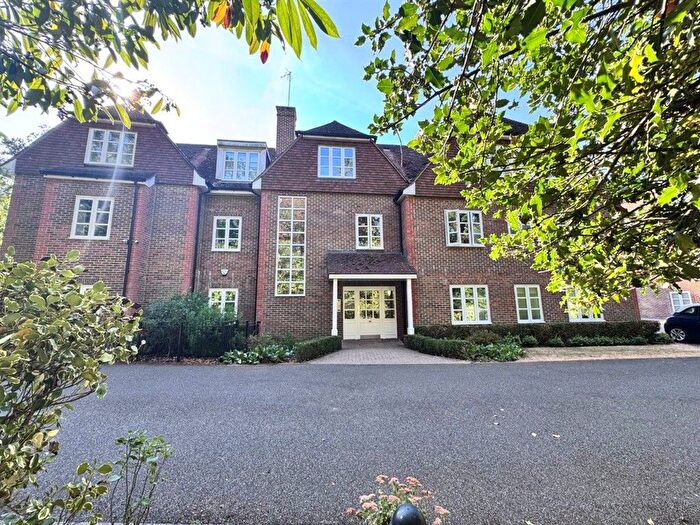 2 Bedroom Flat For Sale In Cross Road, Ascot, SL5