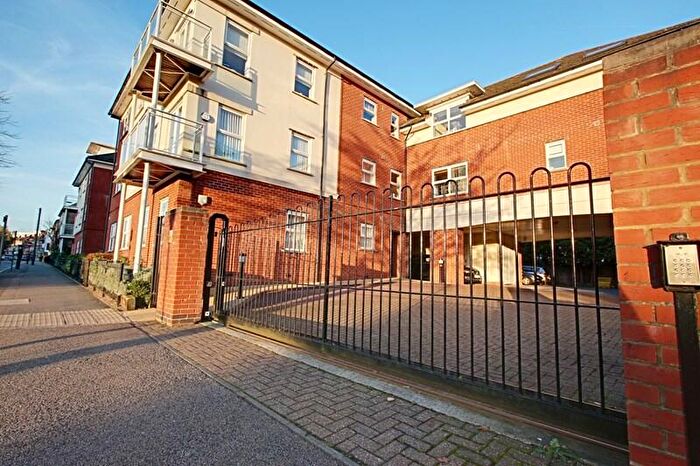 2 Bedroom Apartment For Sale In Taverners Lodge, Cockfosters Road, Barnet, EN4