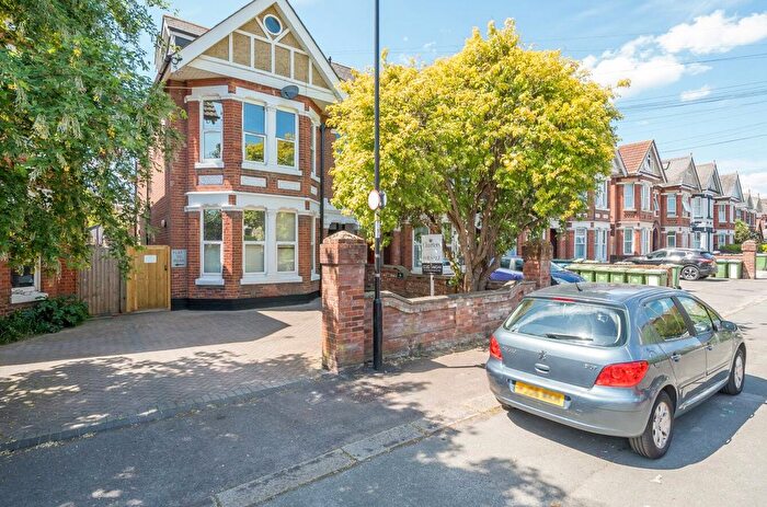1 Bedroom Flat To Rent In Thornbury Avenue, Southampton, Hampshire, SO15