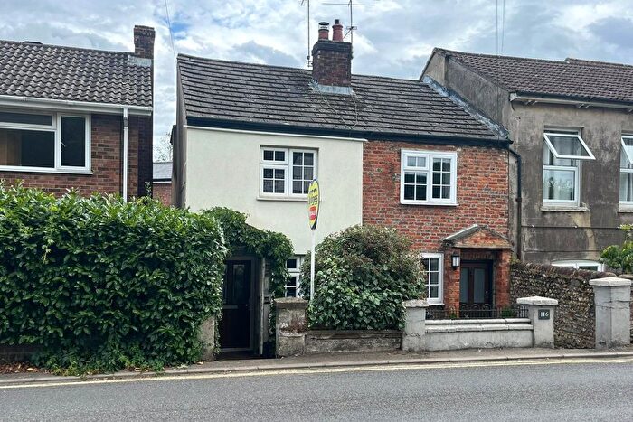 2 Bedroom Terraced House For Sale In Farnborough Road, Farnham, Surrey, GU9