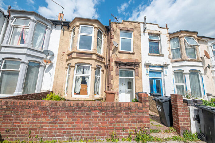2 Bedroom Flat To Rent In Chichester Road, Portsmouth, PO2