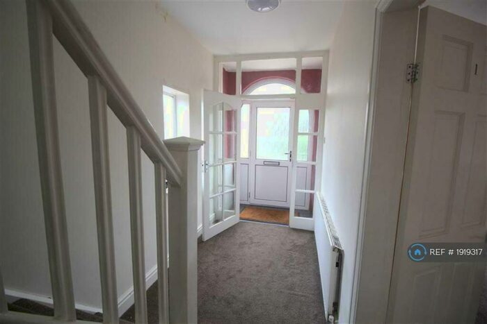 3 Bedroom Semi-Detached House To Rent In Garstang Road, Preston, PR2