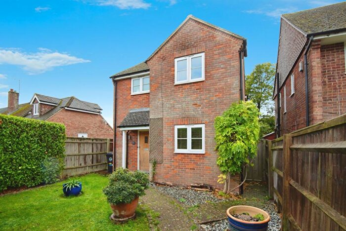 3 Bedroom Detached House For Sale In The Avenue, Princes Risborough, HP27