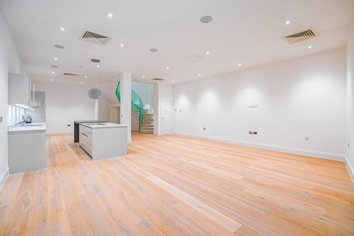 2 Bedroom Flat To Rent In Victoria Residences, Victoria Street, Windsor, SL4