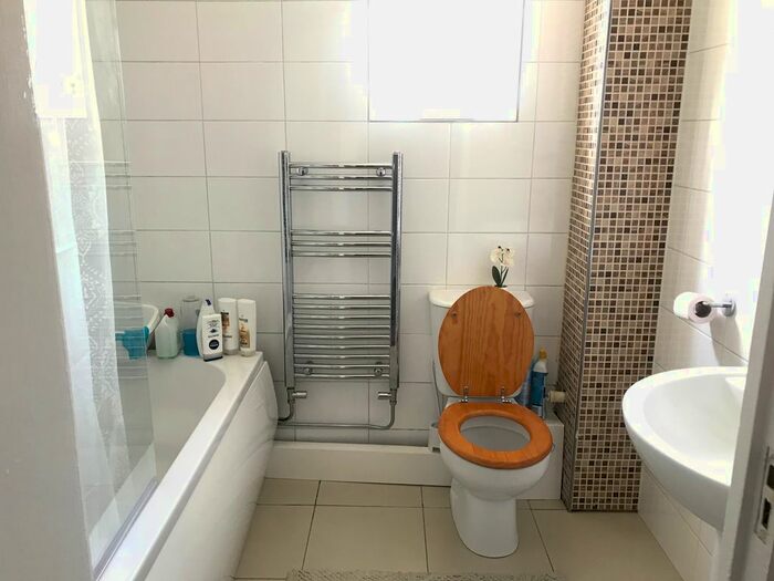 1 Bedroom Flat To Rent In Kendal Close, Leeds, LS3