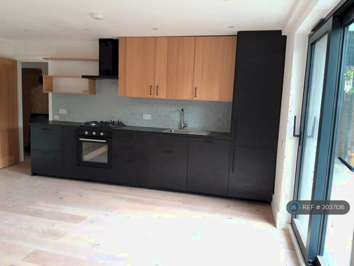 2 Bedroom Flat To Rent In London, London, N4