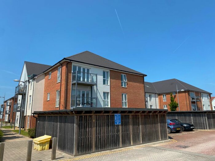 2 Bedroom Flat To Rent In Holmbush Mews, Faygate, Horsham, RH12