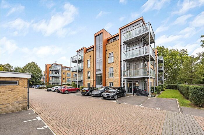 2 Bedroom Flat For Sale In Southcott Road, Teddington, TW11