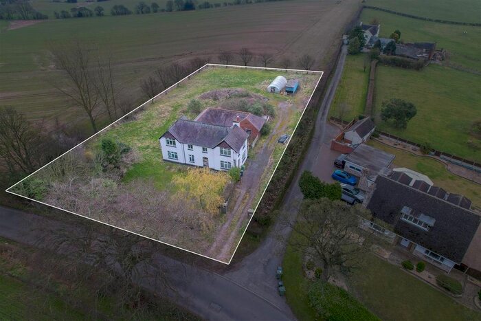 3 Bedroom Detached House For Sale In Stonnall Road, Aldridge, Walsall, WS9