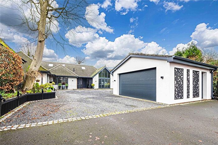 5 Bedroom Detached House For Sale In Chipperfield Road, Kings Langley, Hertfordshire, WD4