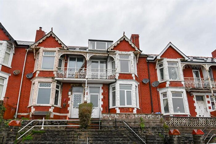 3 Bedroom Terraced House For Sale In Park Avenue, Barry, CF62