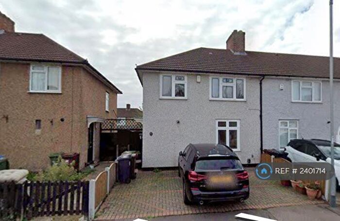 3 Bedroom End Of Terrace House To Rent In Homestead Road, Dagenham, RM8