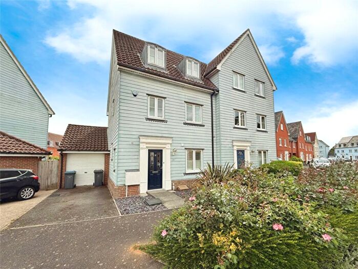 3 Bedroom Semi-Detached House For Sale In Meadow Crescent, Purdis Farm, Ipswich, IP3