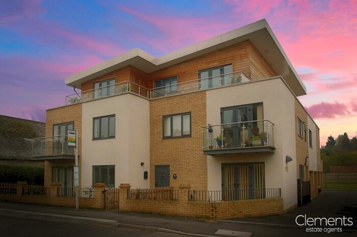 3 Bedroom Apartment To Rent In St Albans Hill, Hemel Hempstead, HP3